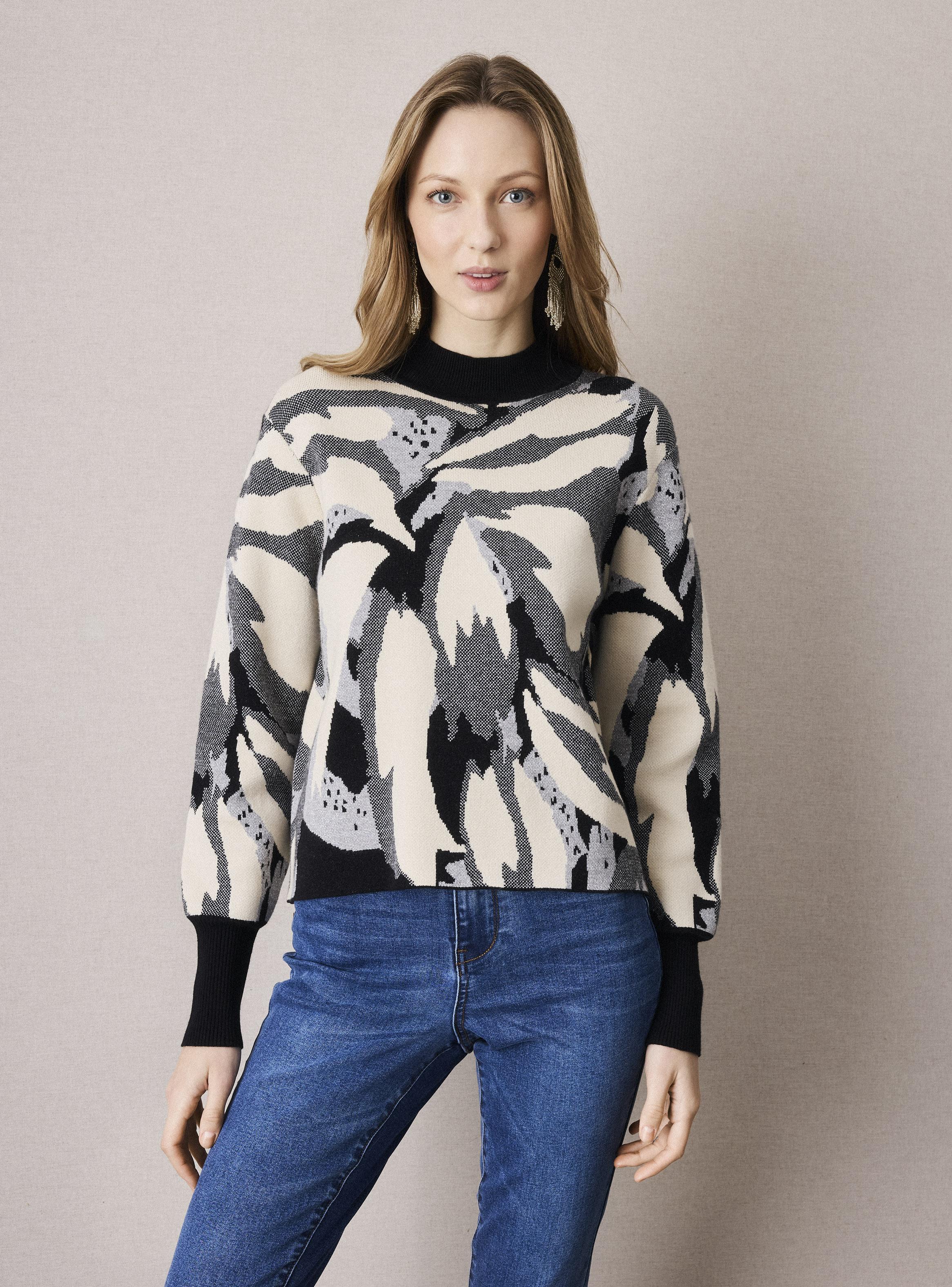Sweater Cuello Alto con Diseño-0