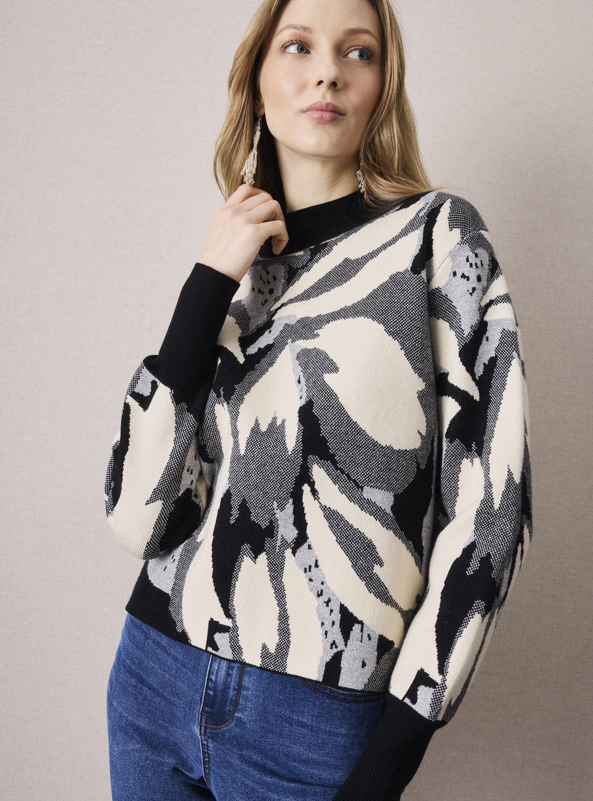 Sweater Cuello Alto con Diseño-2