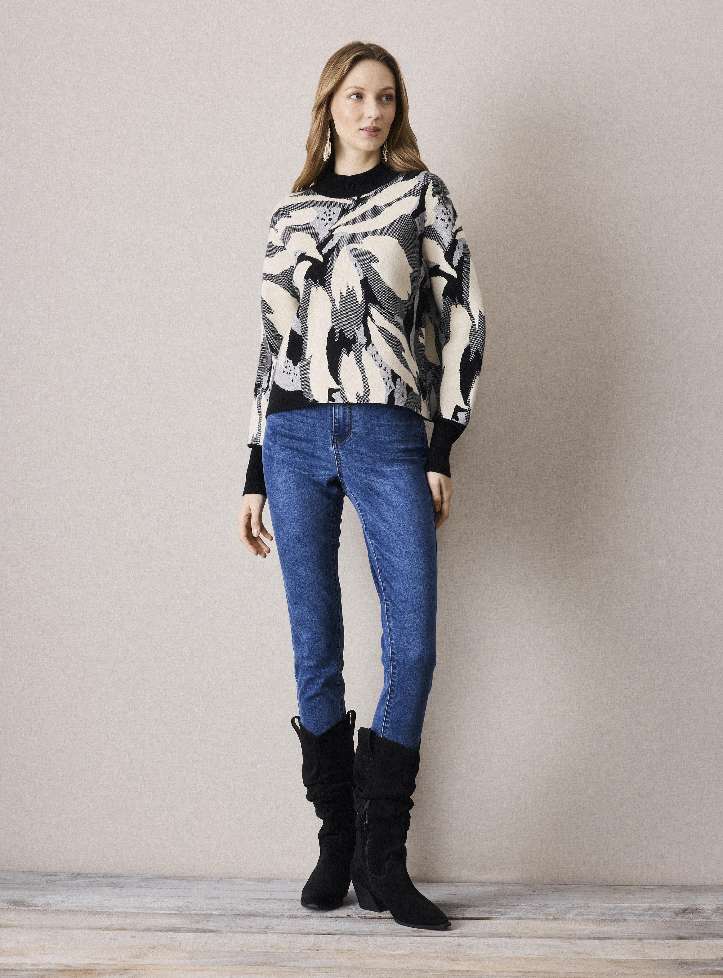 Sweater Cuello Alto con Diseño-4