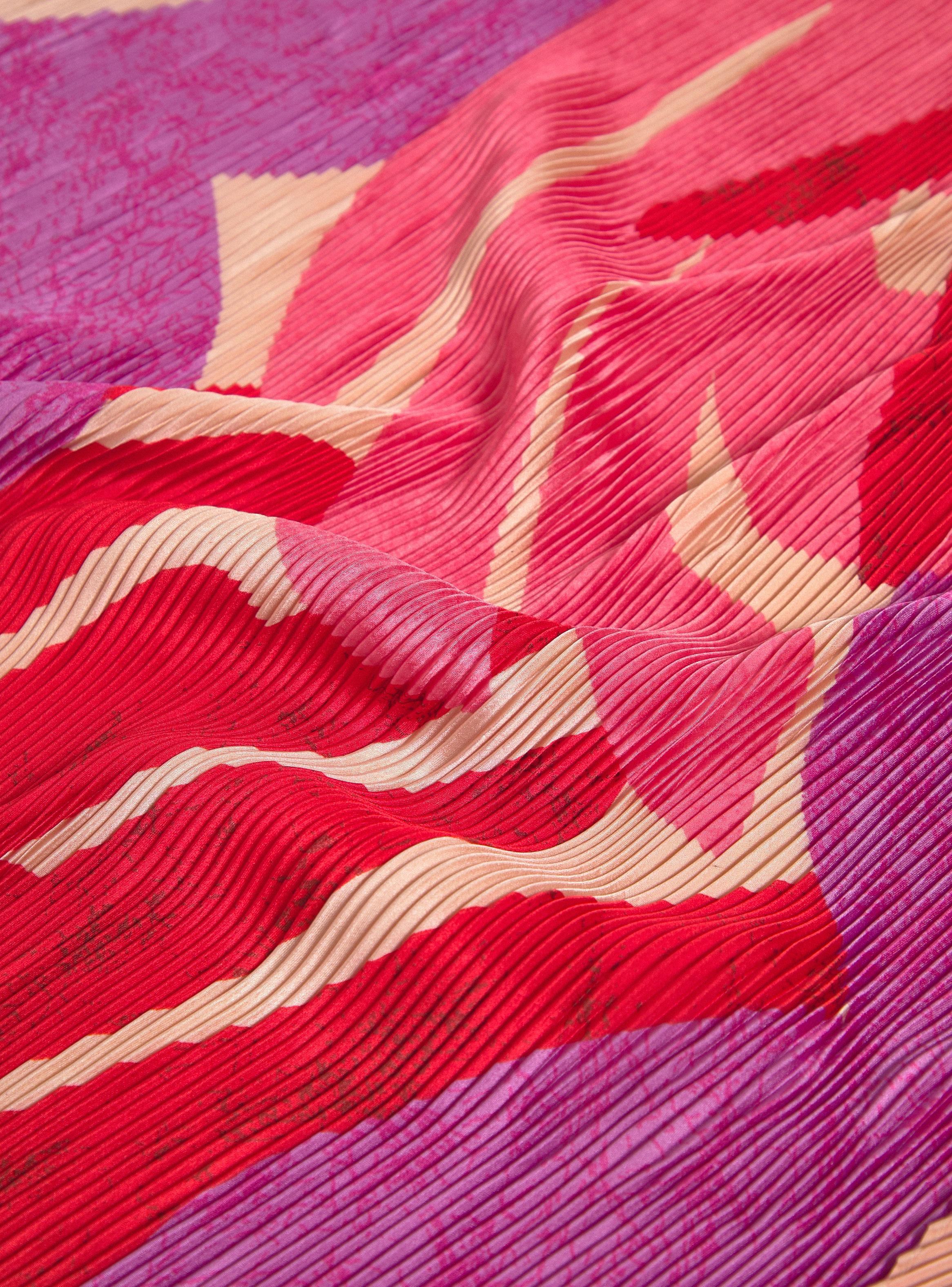 Pañuelo Estampado con Relieve-3