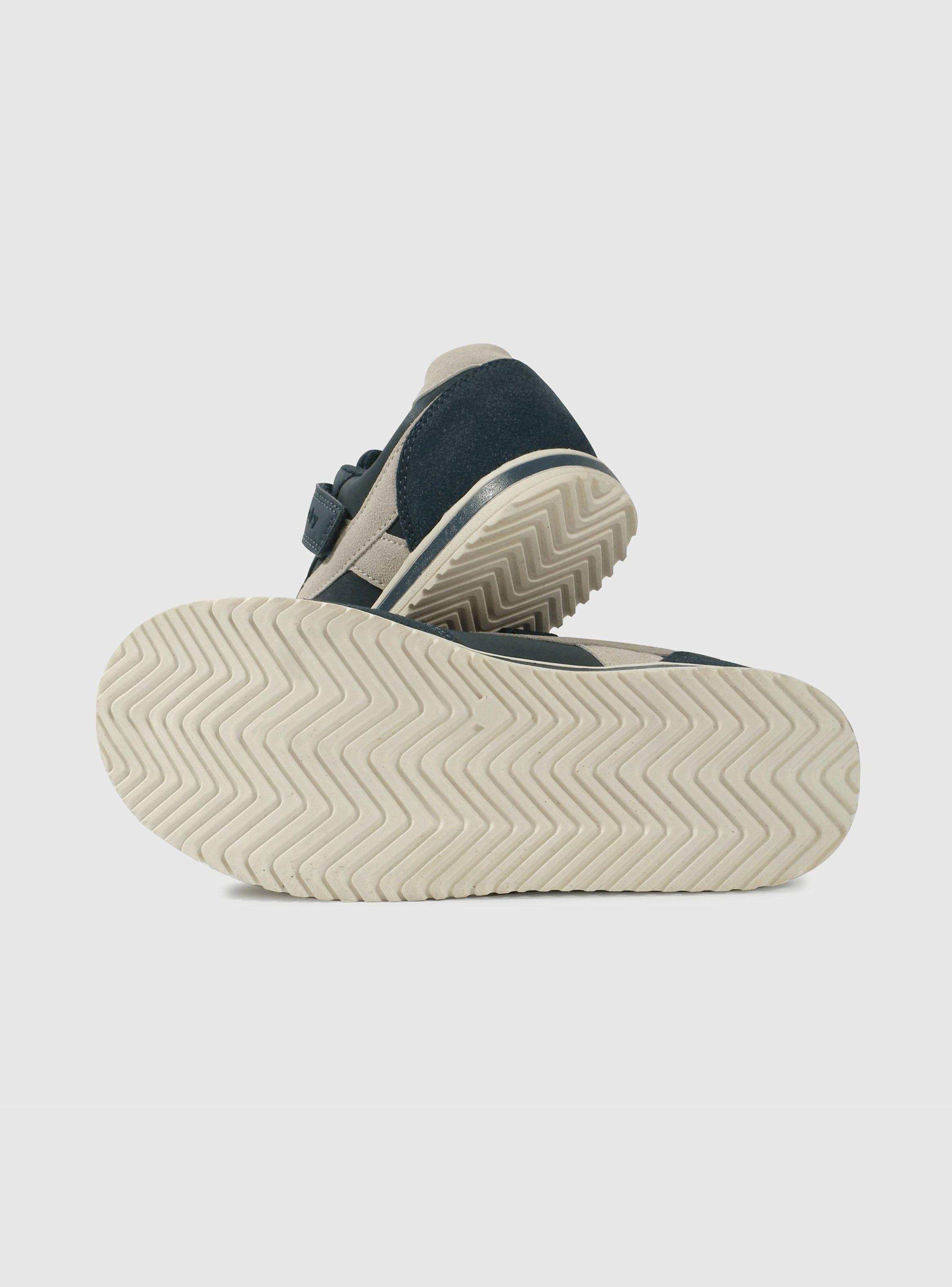 Zapatilla Urbana Logo B57330 Niño-4