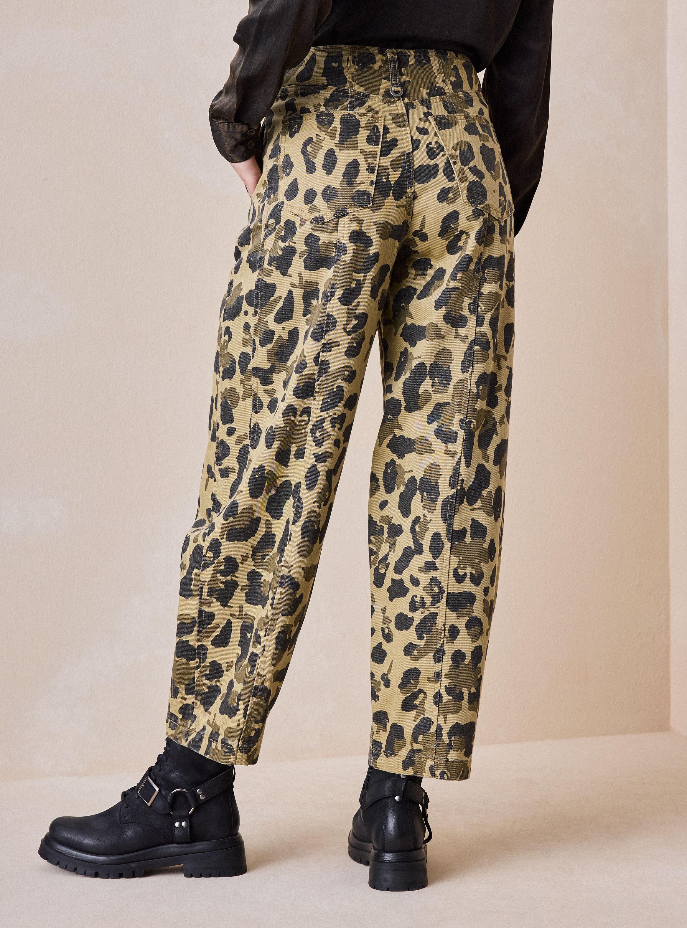 Pantalón con Cortes y Full Estampado-1