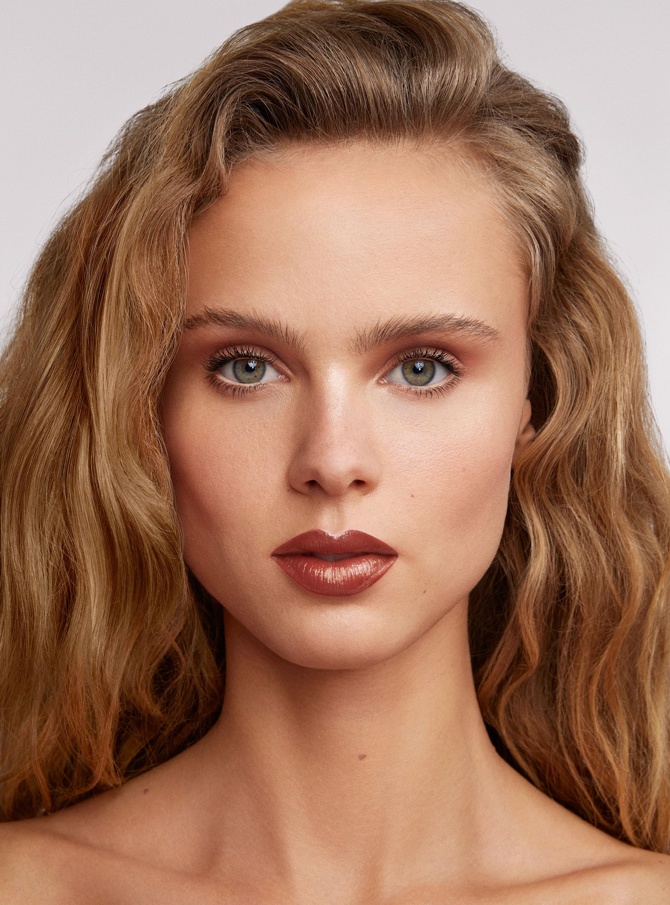 Good Girl Maxi Glaze Lipstick Carolina Herrera 841 Shine 2.3 g-3