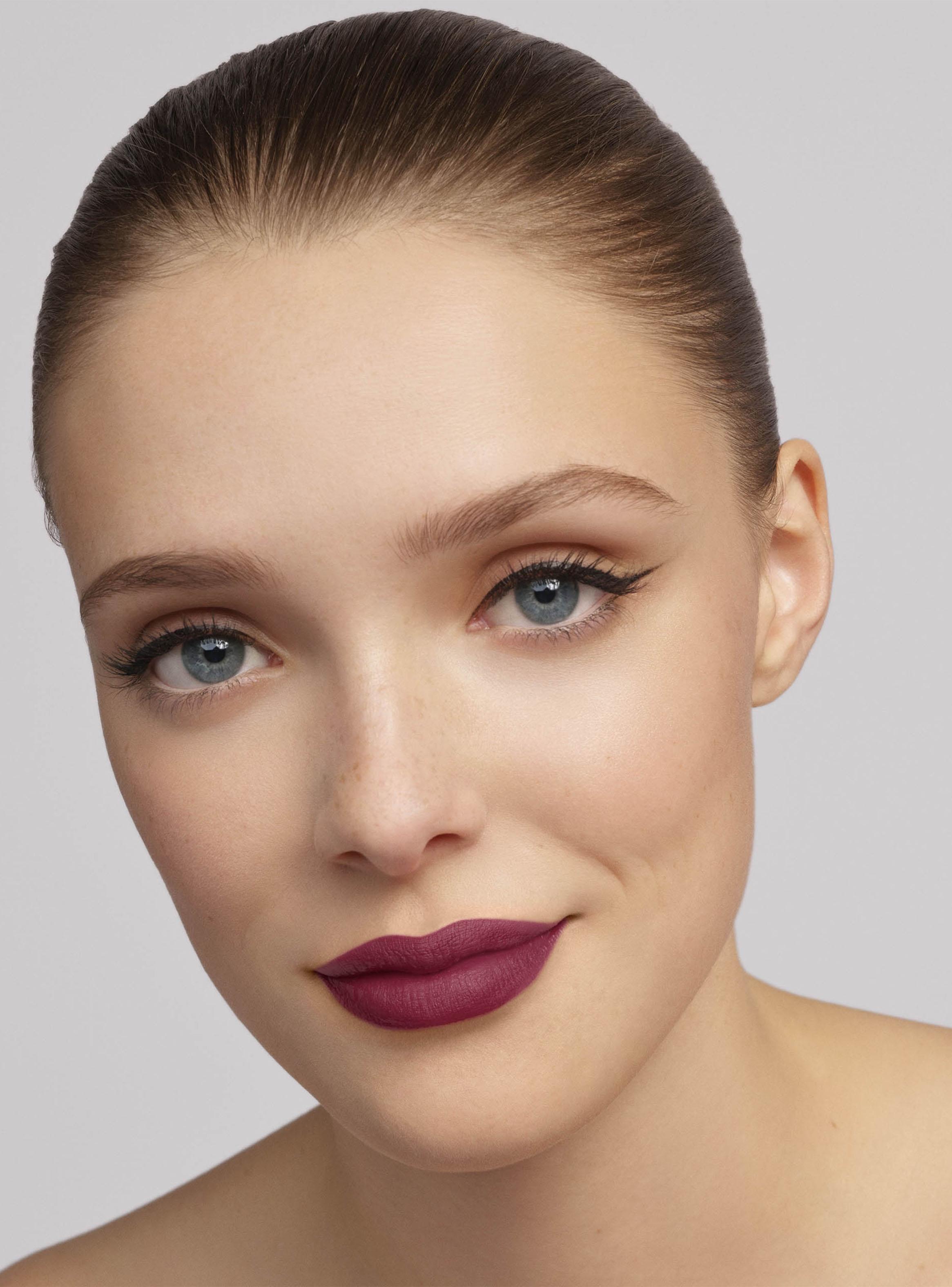 Good Girl Liquid Lipstick Velvet Carolina Herrera 590 Chase Me Plum 5 ml-2