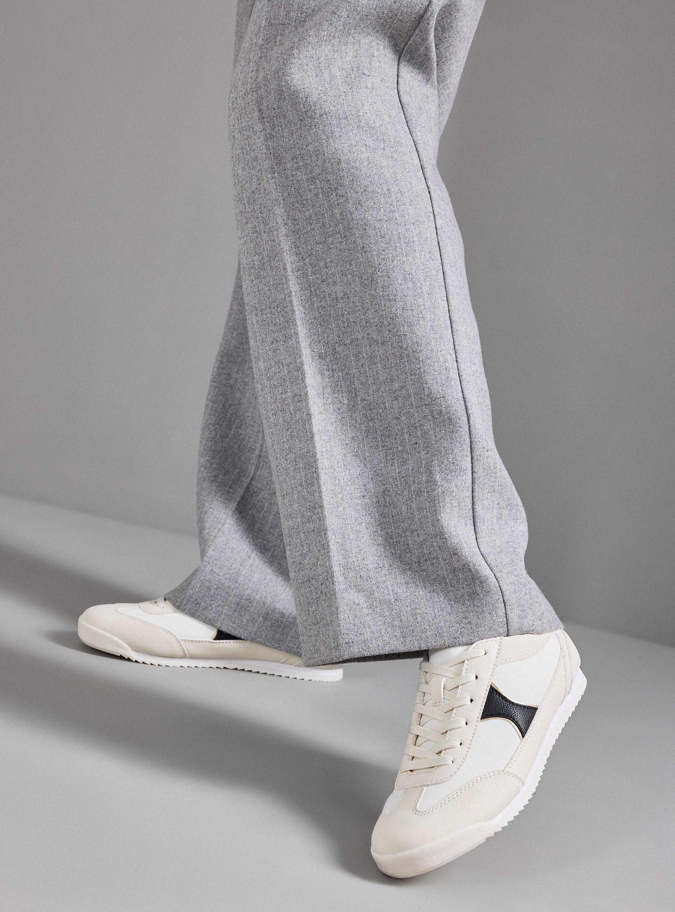Zapatilla Acordonada Con Cortes Decorativos Mujer-5
