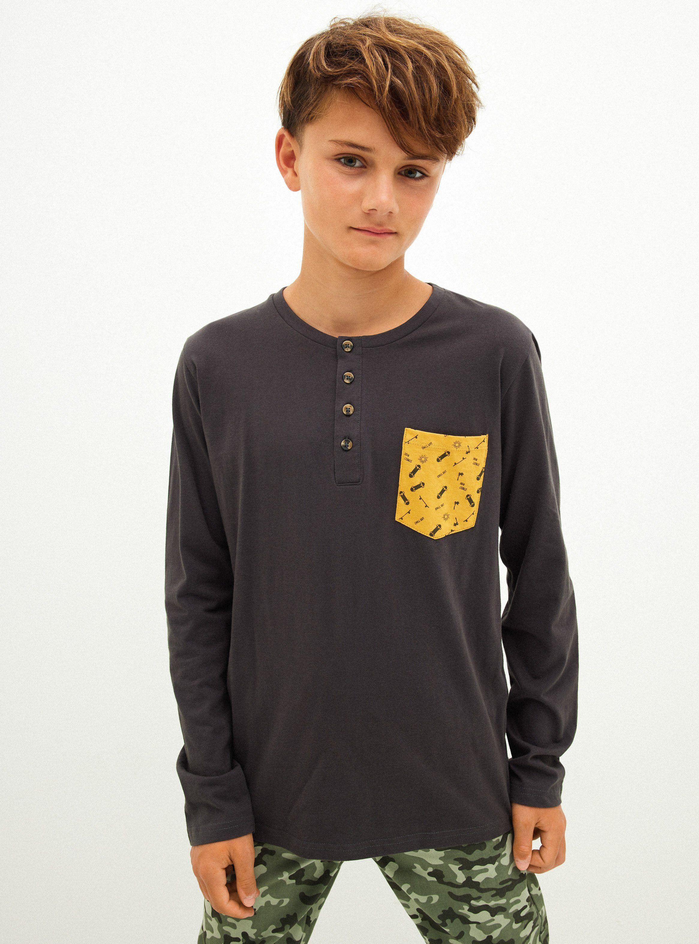 Polera Lisa con Botones y Bolsillo Estampado-0