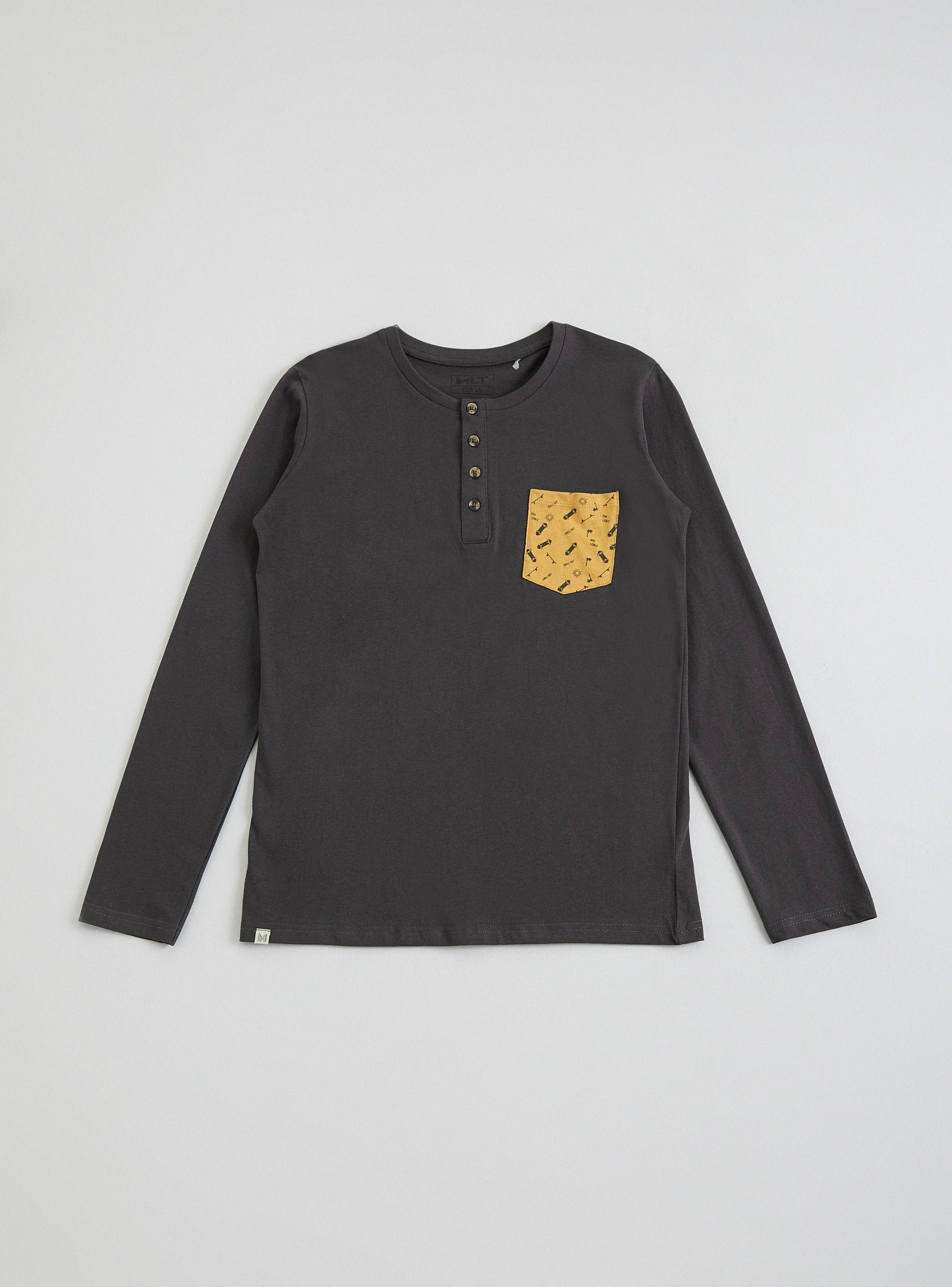 Polera Lisa con Botones y Bolsillo Estampado-1