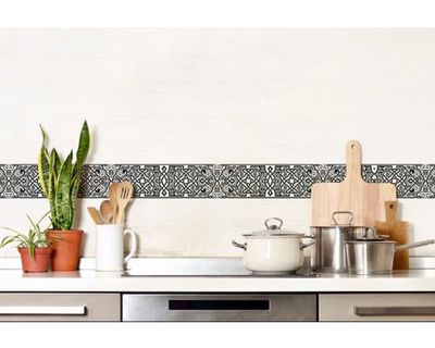 Imagen 2 del producto Vinilo autoadhesivo cenefa Westeros negro 5.5x46 cm