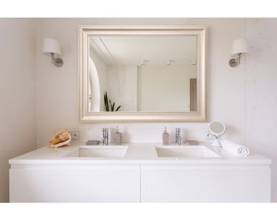 Imagen 2 del producto Espejo con marco champagne 75x105x2.7 cm