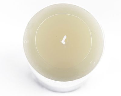 Imagen 2 del producto Vela con base de cemento 7x10 cm 400 g