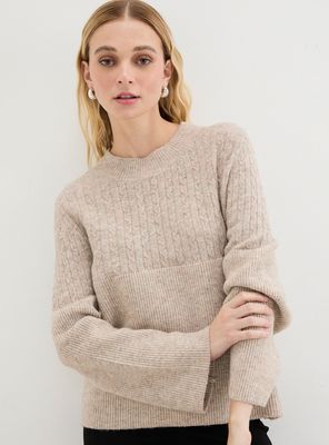 Sweater con Escote Levemente Diseño en la Mitad Superior