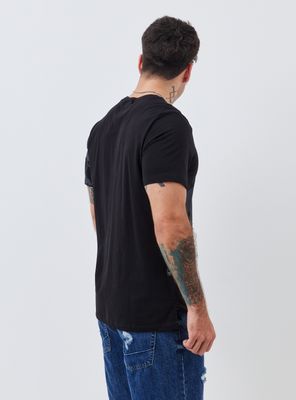 Imagen 2 del producto Polera Estampado Mancha y Logo en Terciopelo Manga Corta