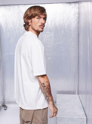 Imagen 2 del producto Polera Bordado Pecho Oversize