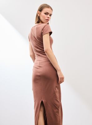 Imagen 2 del producto Vestido Midi Ajustado Manga Corta con Cuerpo Fruncido