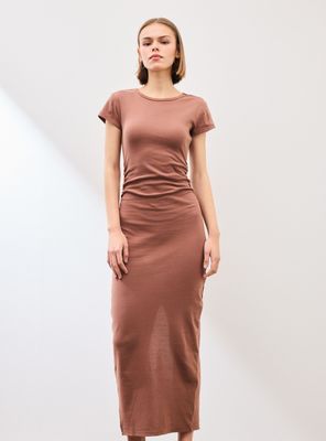 Vestido Midi Ajustado Manga Corta con Cuerpo Fruncido