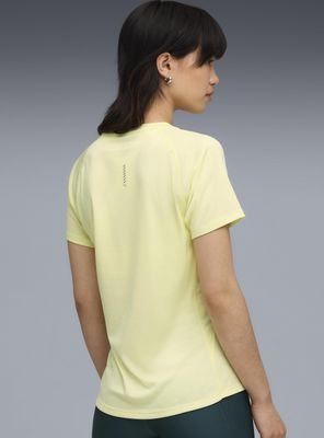 Imagen 2 del producto Polera Graphics Poly Run Velocity Tee