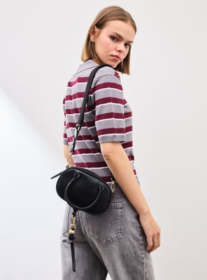 Cartera Crossbody Bowling con Accesorio Metálico