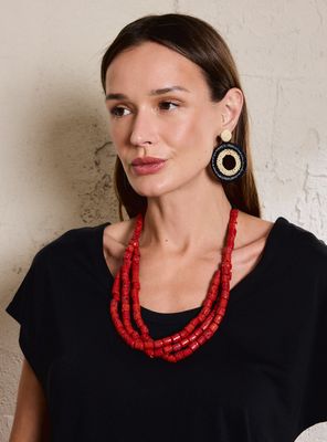 Collar Triple Piedras con Tono Coral