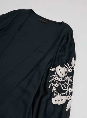 Imagen 2 del producto Kimono con Bordado en Mangas