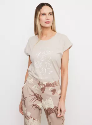 Polera Básica Manga Caída con Gráfica Frontal