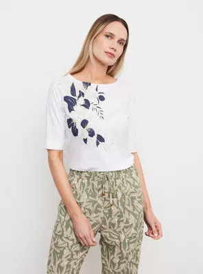 Polera Manga Codo con Estampado y Tachitas