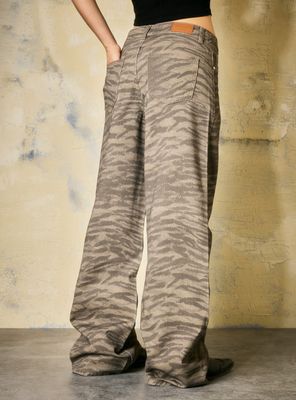 Imagen 2 del producto Jeans Low Rise Estampado Animal Colaboración Palo Portales