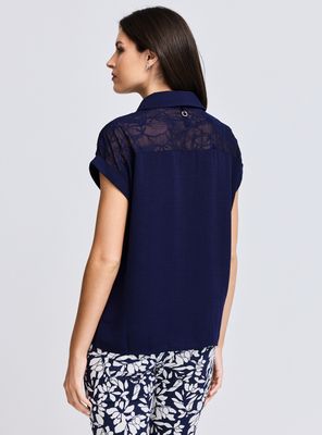 Imagen 2 del producto Blusa Camisera con Bordado en Hombros