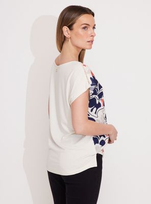 Imagen 2 del producto Polera con Tela Rígida Estampada en Delantero