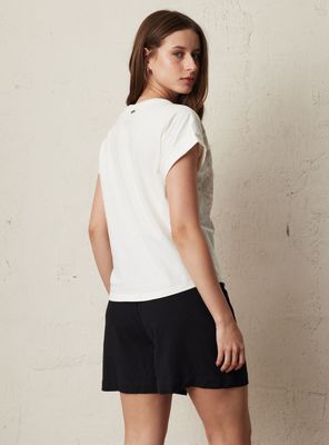 Imagen 2 del producto Polera con Estampado Tipo Bordado