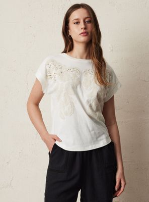 Polera con Estampado Tipo Bordado