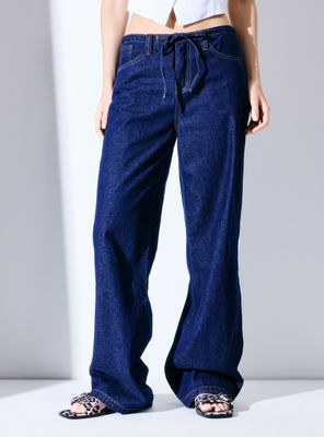Jeans Amarra en la Cintura