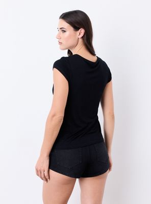 Imagen 2 del producto Polera Básica con Gráfica Brillante