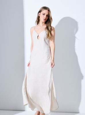 Vestido Largo con Cortes Escote