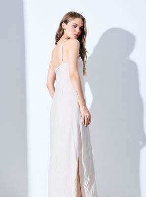 Imagen 2 del producto Vestido Largo con Cortes Escote