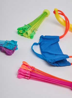 Imagen 2 del producto Lanzador de Agua Forma de Arco Slingshot + Globos de Agua