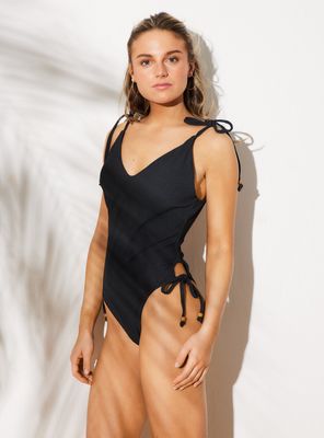 Traje de Baño con Textura y Amarras Accesorio de Mostacilla