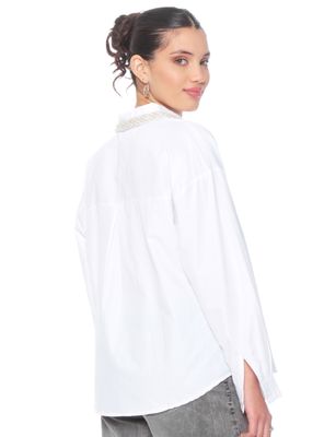 Imagen 2 del producto Blusa Abotonada en Delantero y Aplicación en Cuello