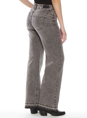 Imagen 2 del producto Jeans Recto Tiro Alto Botón Basta Despegada