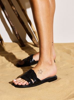 Imagen 1 del producto Sandalia Flat con Textura Croco Mujer