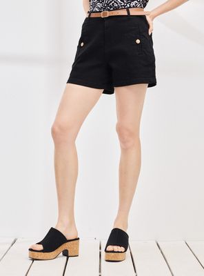 Short con Bolsillos Decorativos y Cinturón