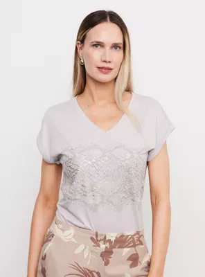 Polera Manga Hombro Caído y Estampado Metálico