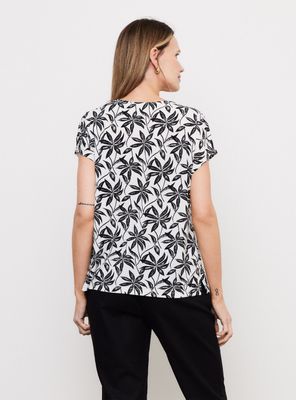 Imagen 2 del producto Polera Estampada con Aplicación y Abertura en Escote