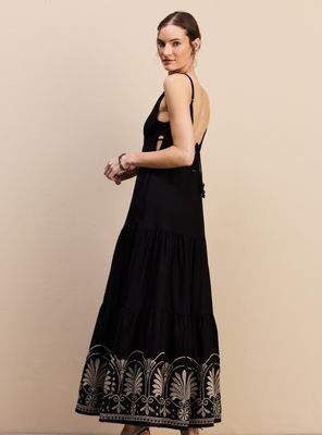 Imagen 2 del producto Vestido Bordado en Ruedo