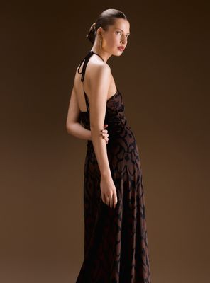 Imagen 2 del producto Vestido Strapless Ajustado Cut Out Colección Ange Eyzaguirre