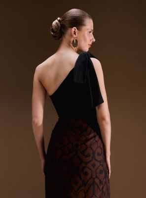 Imagen 2 del producto Body One Shoulder Colección Ange Eyzaguirre