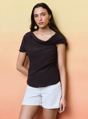 Blusa Asimétrica Fluida con Recogido Lateral