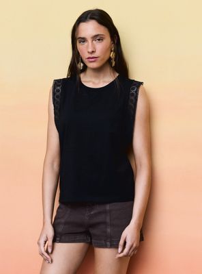 Imagen 2 del producto Blusa Escote Redondo y Detalle de Aplicación Bordado