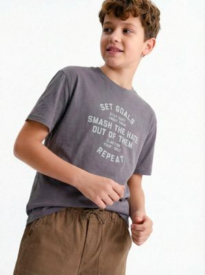 Polera Básica con Estampado Frontal Niño