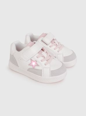 Imagen 2 del producto Zapatilla Urbana Estrellita al Costado Niña