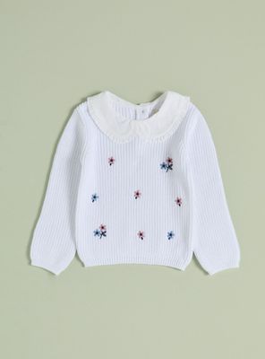 Sweater con Mini Flores Bordados de Colores